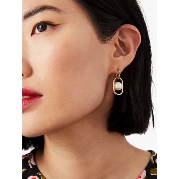 KATE SPADE ♠️ Gold Glamorous
Strands Huggies Pearl Earrings - Picture 2 of 6